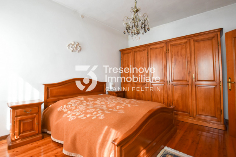 (Per INFO Feltrin ing. Gianni 3288349492) Proponiamo in vendita casa singola su due livelli a Tre...