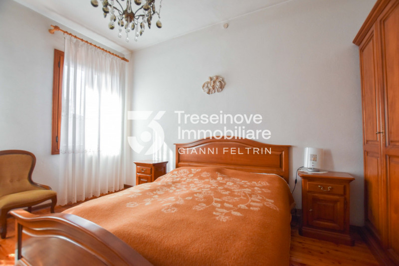 (Per INFO Feltrin ing. Gianni 3288349492) Proponiamo in vendita casa singola su due livelli a Tre...