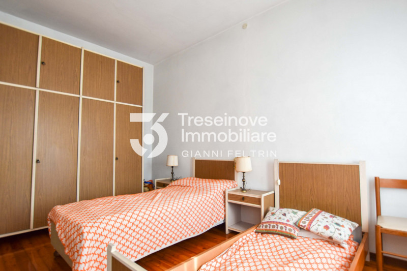 (Per INFO Feltrin ing. Gianni 3288349492) Proponiamo in vendita casa singola su due livelli a Tre...