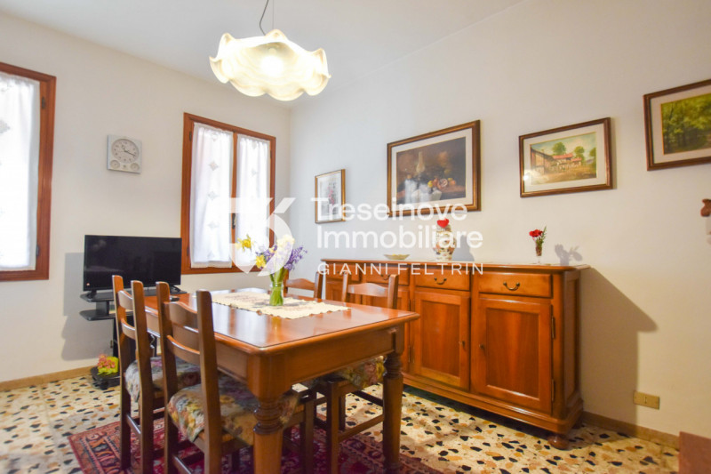 (Per INFO Feltrin ing. Gianni 3288349492) Proponiamo in vendita casa singola su due livelli a Tre...