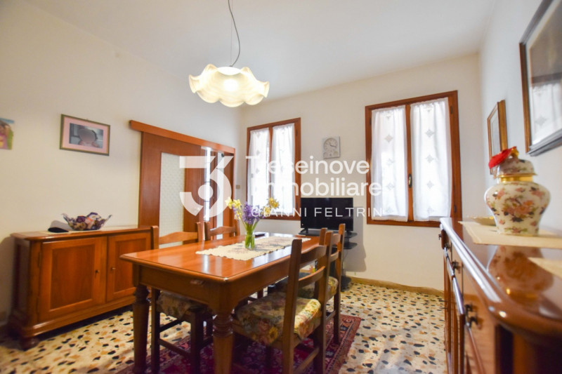 (Per INFO Feltrin ing. Gianni 3288349492) Proponiamo in vendita casa singola su due livelli a Tre...