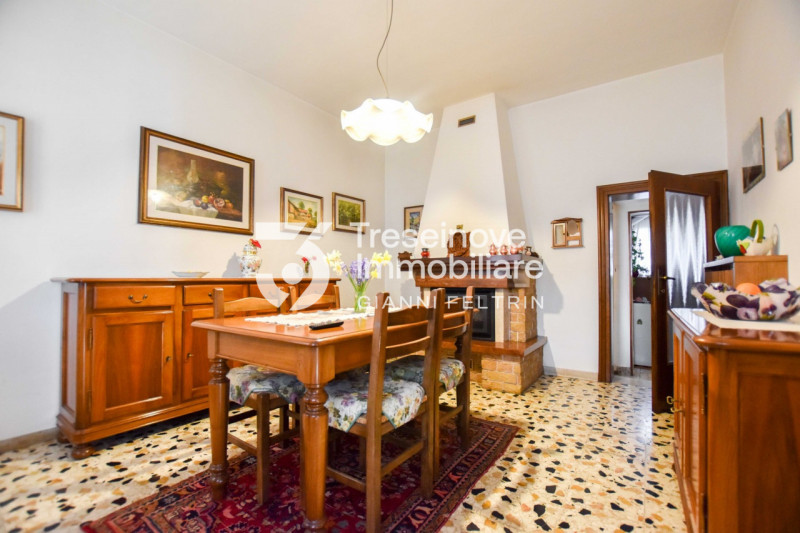 (Per INFO Feltrin ing. Gianni 3288349492) Proponiamo in vendita casa singola su due livelli a Tre...