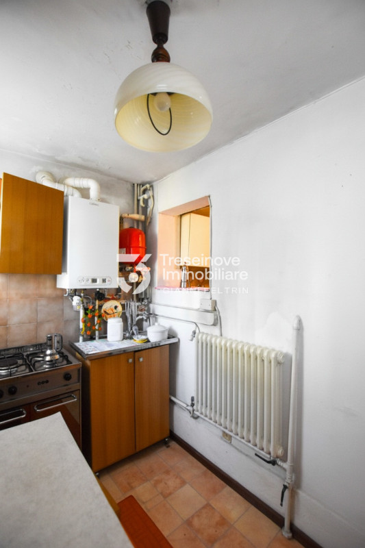 (Per INFO Feltrin ing. Gianni 3288349492) Proponiamo in vendita casa singola su due livelli a Tre...