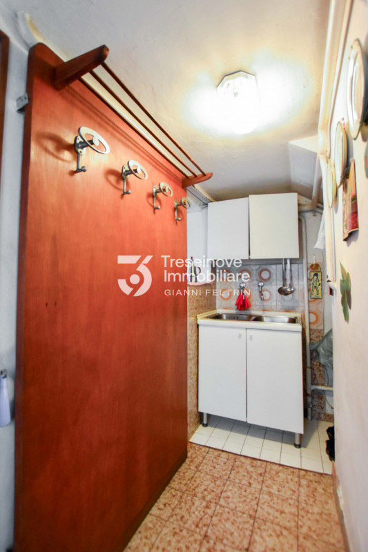 (Per INFO Feltrin ing. Gianni 3288349492) Proponiamo in vendita casa singola su due livelli a Tre...