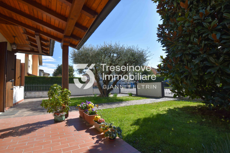 (Per INFO Feltrin ing. Gianni 3288349492) Proponiamo in vendita casa singola su due livelli a Tre...