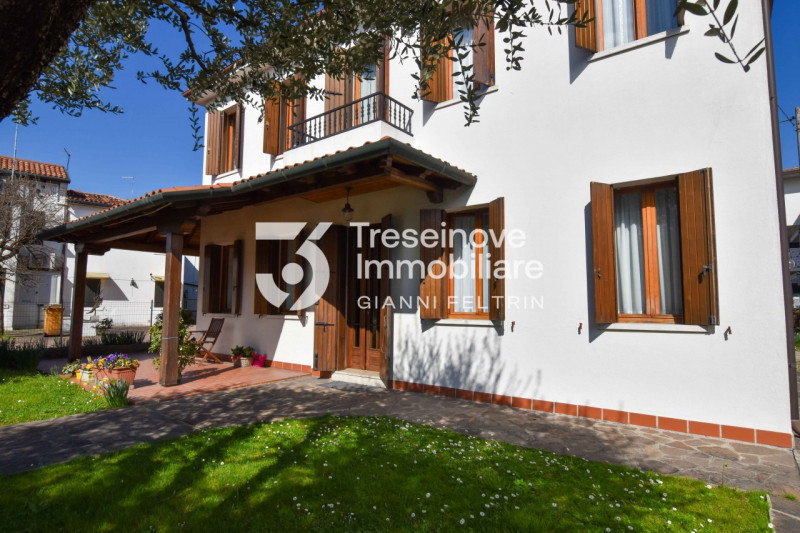 (Per INFO Feltrin ing. Gianni 3288349492) Proponiamo in vendita casa singola su due livelli a Tre...