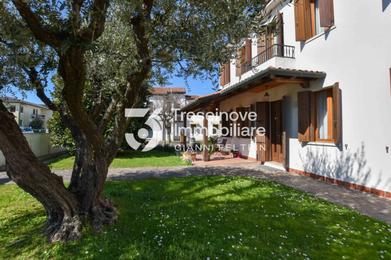 (Per INFO Feltrin ing. Gianni 3288349492) Proponiamo in vendita casa singola su due livelli a Tre...