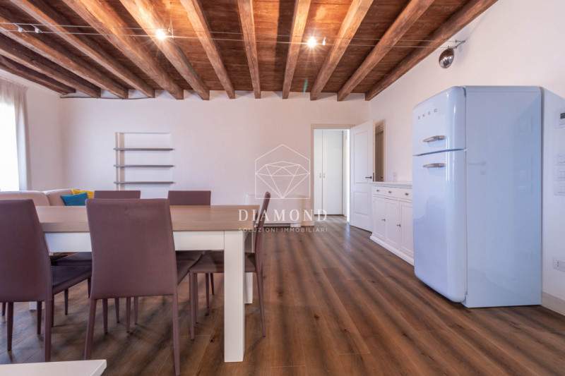 DISPONBIILE DA SUBITO.

Falzè di Trevignano: spazioso mini appartamento al piano primo con ascens...