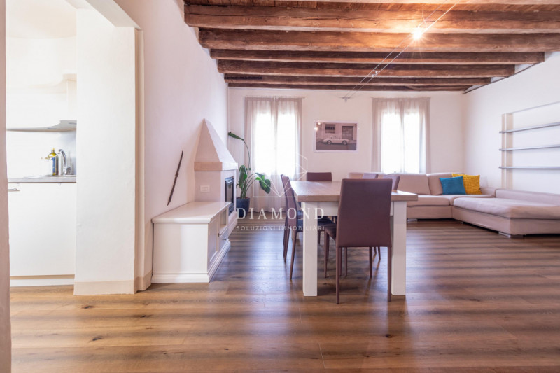 DISPONBIILE DA SUBITO.

Falzè di Trevignano: spazioso mini appartamento al piano primo con ascens...