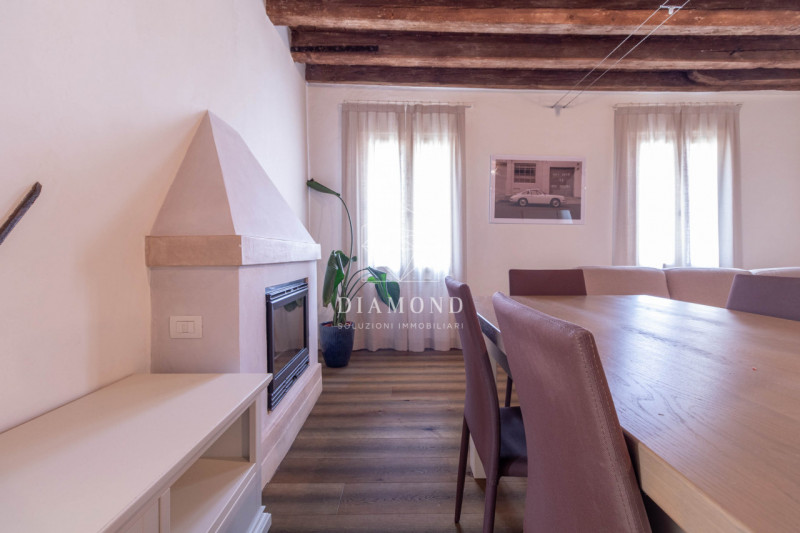 DISPONBIILE DA SUBITO.

Falzè di Trevignano: spazioso mini appartamento al piano primo con ascens...