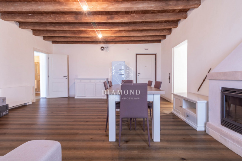 DISPONBIILE DA SUBITO.

Falzè di Trevignano: spazioso mini appartamento al piano primo con ascens...