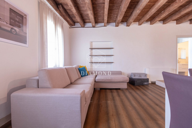 DISPONBIILE DA SUBITO.

Falzè di Trevignano: spazioso mini appartamento al piano primo con ascens...