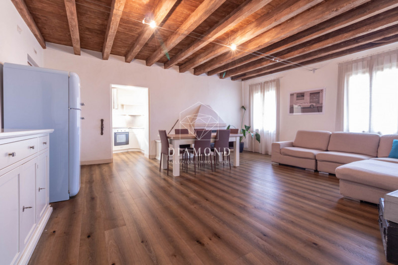 DISPONBIILE DA SUBITO.

Falzè di Trevignano: spazioso mini appartamento al piano primo con ascens...