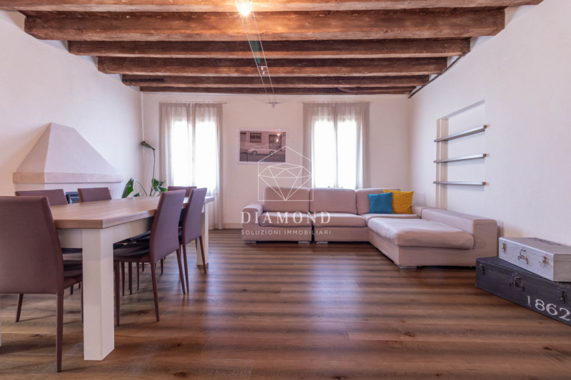 DISPONBIILE DA SUBITO.

Falzè di Trevignano: spazioso mini appartamento al piano primo con ascens...