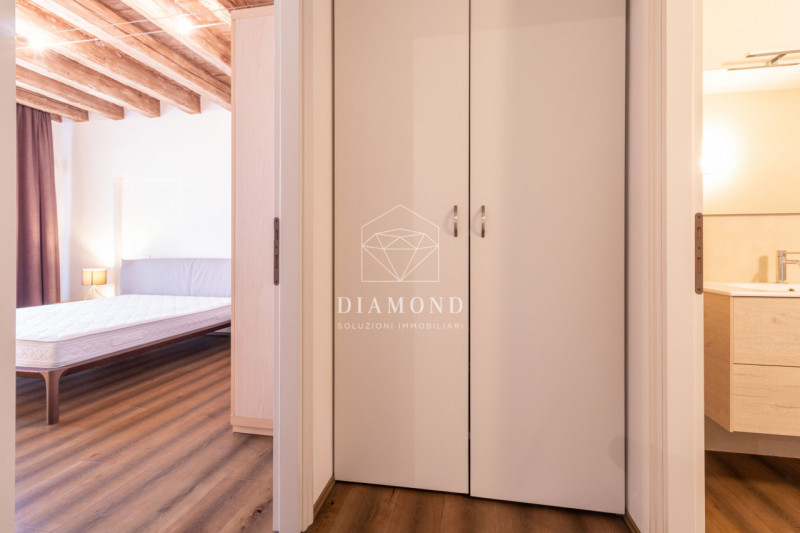 DISPONBIILE DA SUBITO.

Falzè di Trevignano: spazioso mini appartamento al piano primo con ascens...