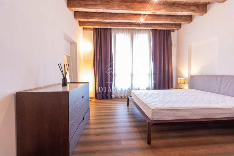 DISPONBIILE DA SUBITO.

Falzè di Trevignano: spazioso mini appartamento al piano primo con ascens...