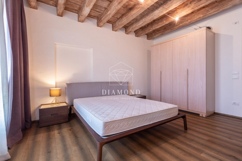 DISPONBIILE DA SUBITO.

Falzè di Trevignano: spazioso mini appartamento al piano primo con ascens...