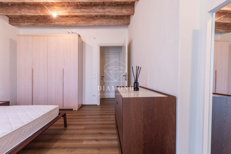 DISPONBIILE DA SUBITO.

Falzè di Trevignano: spazioso mini appartamento al piano primo con ascens...