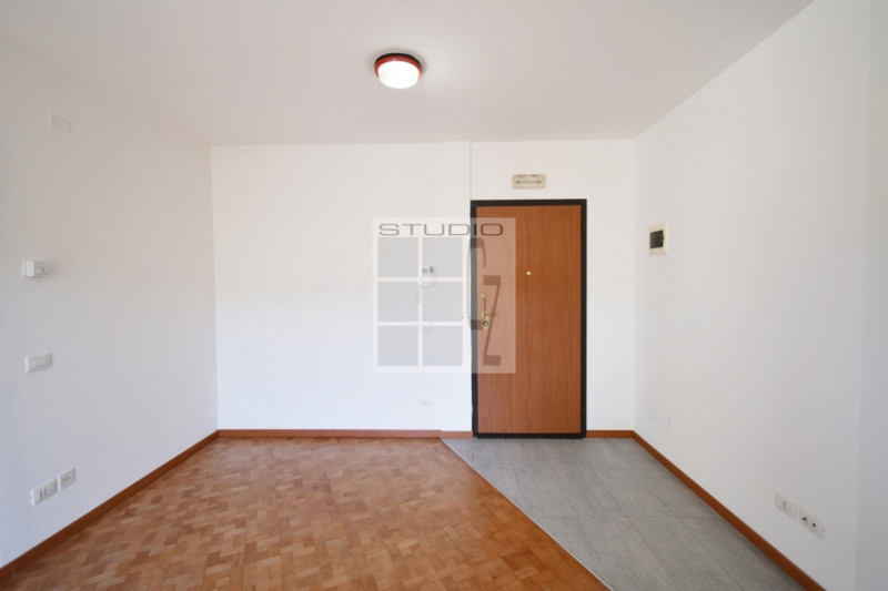 Proponiamo appartamento all'ultimo piano in centro a Loreggia!

Caratterizza l'abitazione la sple...