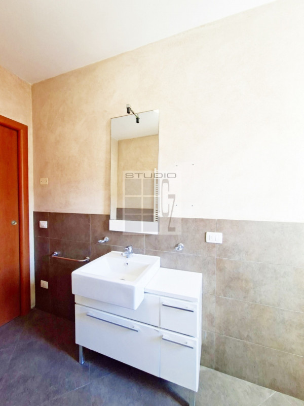 Proponiamo appartamento all'ultimo piano in centro a Loreggia!

Caratterizza l'abitazione la sple...