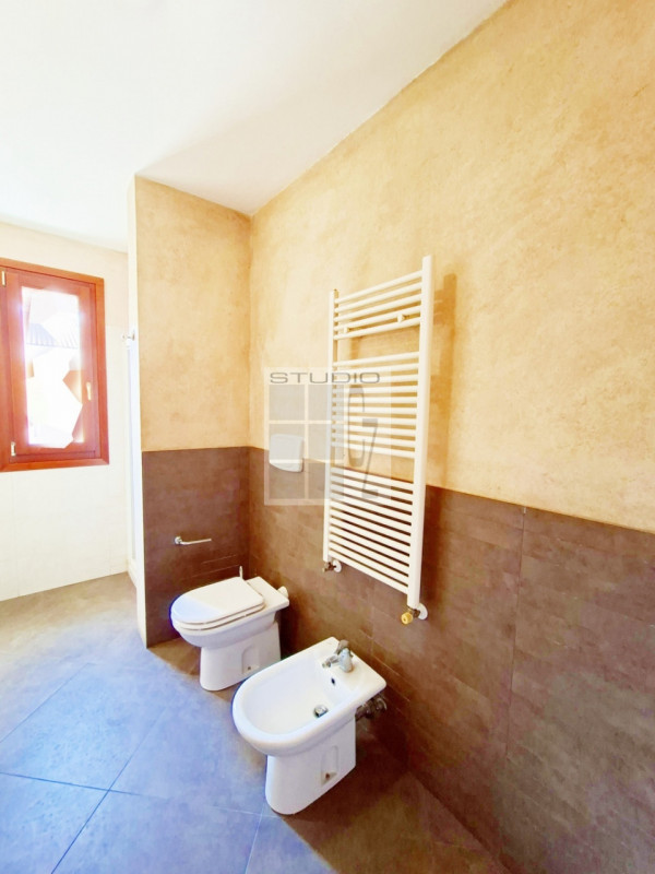 Proponiamo appartamento all'ultimo piano in centro a Loreggia!

Caratterizza l'abitazione la sple...