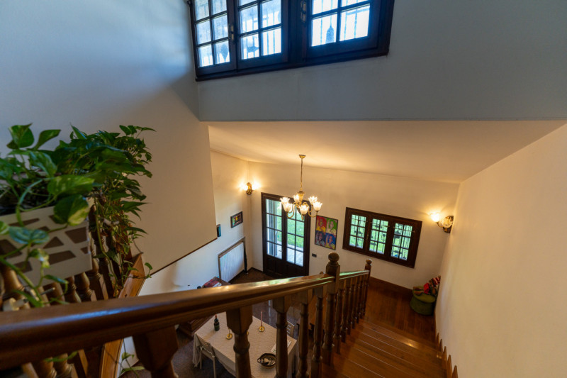 Proponiamo in vendita una splendida casa singola, in posizione riservata e immersa nella natura, ...