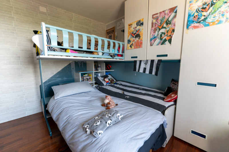 Proponiamo in vendita una splendida casa singola, in posizione riservata e immersa nella natura, ...