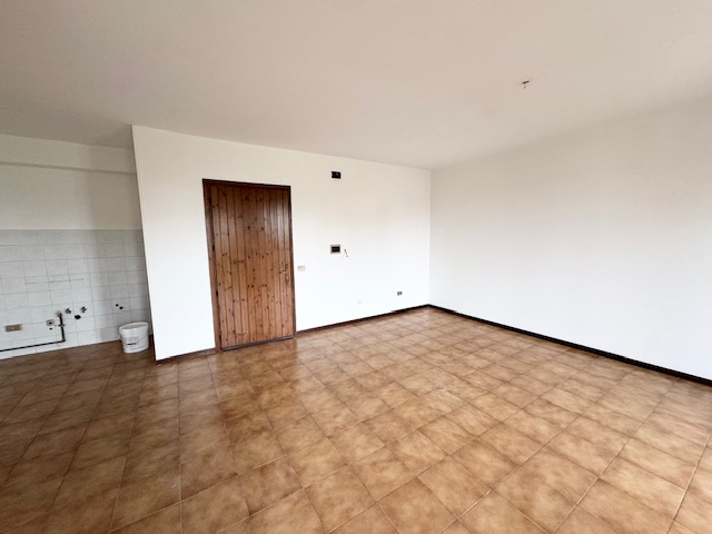 LOVOLO DI ALBETTONE (VI) Appartamento al piano rialzato con ampio soggiorno-cottura, bagno, 3 cam...