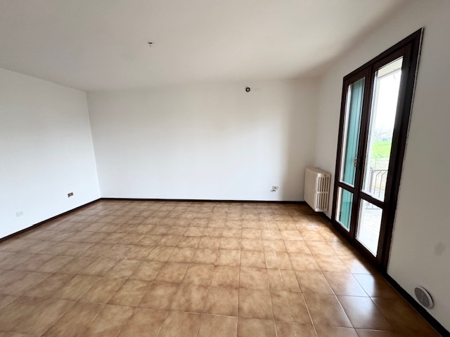 LOVOLO DI ALBETTONE (VI) Appartamento al piano rialzato con ampio soggiorno-cottura, bagno, 3 cam...