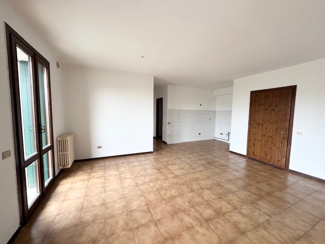 LOVOLO DI ALBETTONE (VI) Appartamento al piano rialzato con ampio soggiorno-cottura, bagno, 3 cam...