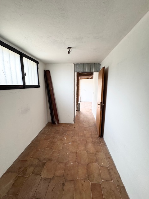 LOVOLO DI ALBETTONE (VI) Appartamento al piano rialzato con ampio soggiorno-cottura, bagno, 3 cam...