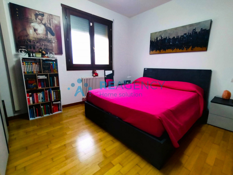 VICENZA - Ca' Balbi

CERCHI UN BICAMERE CON TERRAZZO ABITABILE DI 50 MQ?
Euro 170.000,00
CHIAMACI...