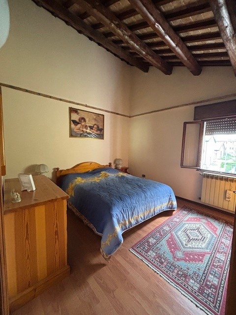 SACRO CUORE: In posizione tranquilla vicino a tutti i servizi del quartiere, porzione di casetta ...