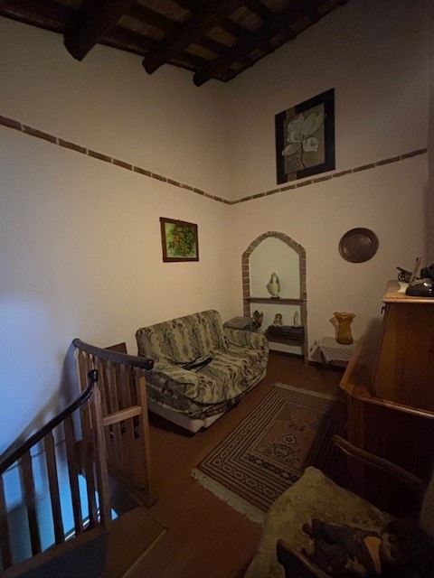 SACRO CUORE: In posizione tranquilla vicino a tutti i servizi del quartiere, porzione di casetta ...