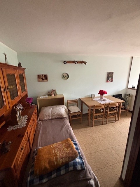 SACRO CUORE: In posizione tranquilla vicino a tutti i servizi del quartiere, porzione di casetta ...