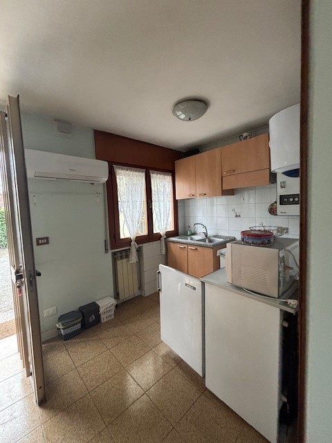 SACRO CUORE: In posizione tranquilla vicino a tutti i servizi del quartiere, porzione di casetta ...