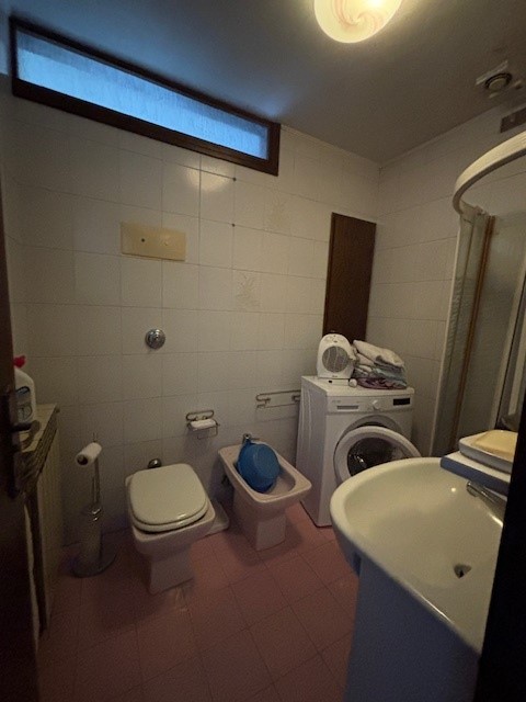 SACRO CUORE: In posizione tranquilla vicino a tutti i servizi del quartiere, porzione di casetta ...