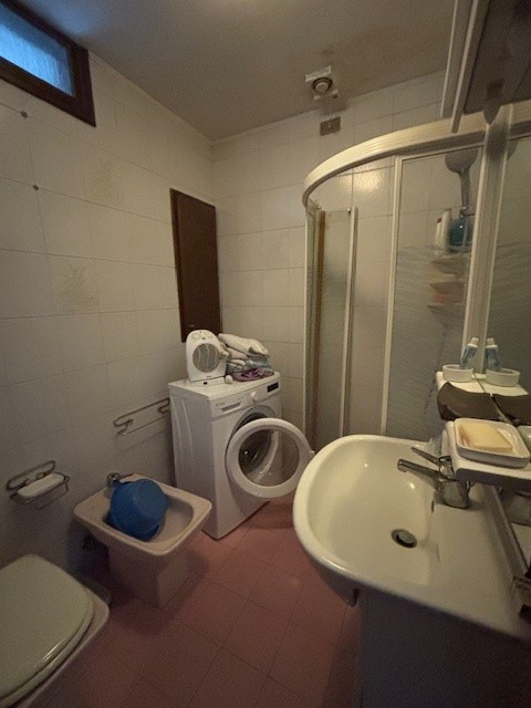 SACRO CUORE: In posizione tranquilla vicino a tutti i servizi del quartiere, porzione di casetta ...