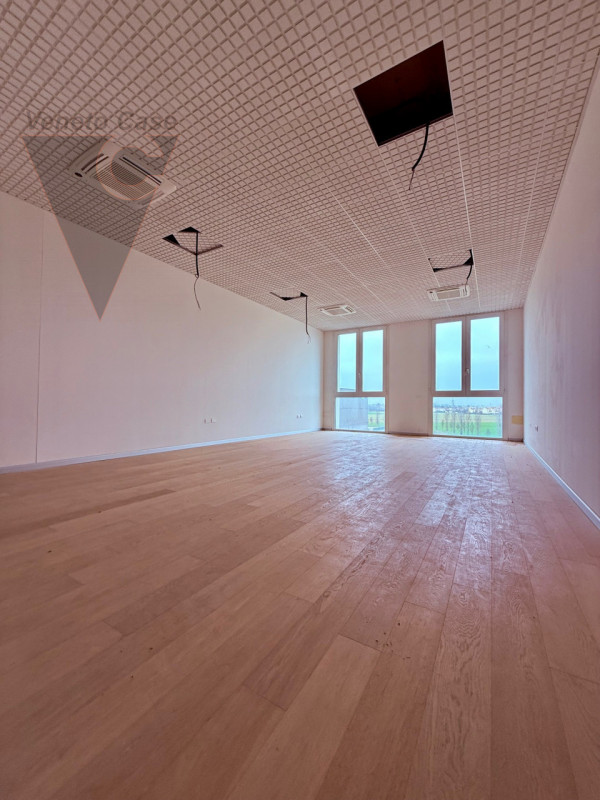 Zona industriale di Roncajette – Si propongono in vendita uffici siti al 3° nonché ultimo piano, ...