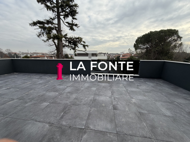 STRA - In una posizione strategica, lontano dal traffico ma al contempo vicino a tutti i principa...