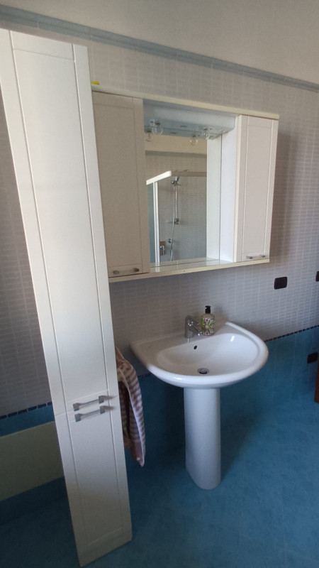 Proponiamo in centro a Brugine, in palazzina di poche unità e ben abitato, grazioso bilocale comp...