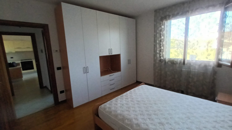 Proponiamo in centro a Brugine, in palazzina di poche unità e ben abitato, grazioso bilocale comp...