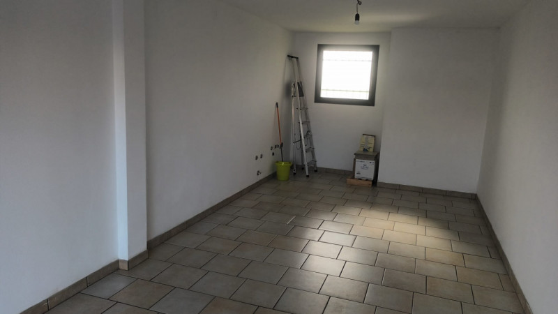 Proponiamo in centro a Brugine, in palazzina di poche unità e ben abitato, grazioso bilocale comp...