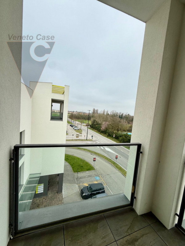 Zona industriale di Roncajette – Si propone in vendita ufficio sito al 3° nonché ultimo piano, do...