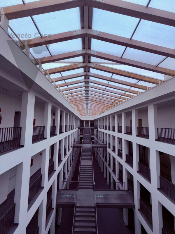 Zona industriale di Roncajette – Si propone in vendita ufficio sito al 3° nonché ultimo piano, do...