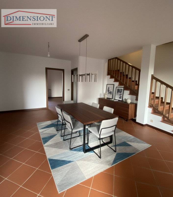 SELVAZZANO DENTRO - San Domenico proponiamo splendida porzione di Bifamiliare. 
In una zona verde...