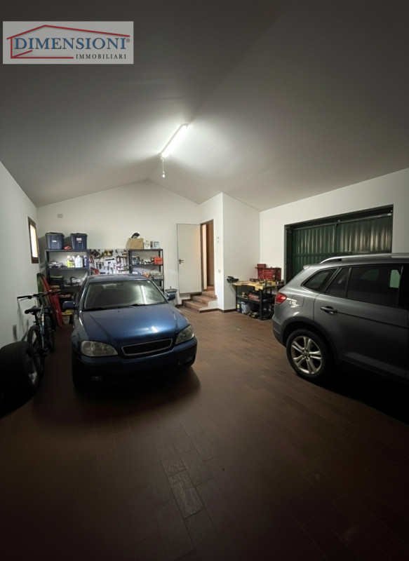 SELVAZZANO DENTRO - San Domenico proponiamo splendida porzione di Bifamiliare. 
In una zona verde...