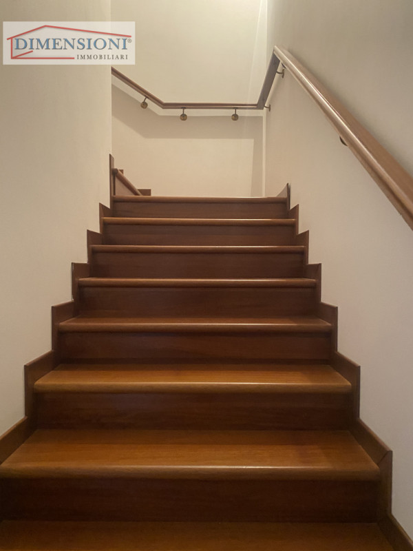 SELVAZZANO DENTRO - San Domenico proponiamo splendida porzione di Bifamiliare. 
In una zona verde...