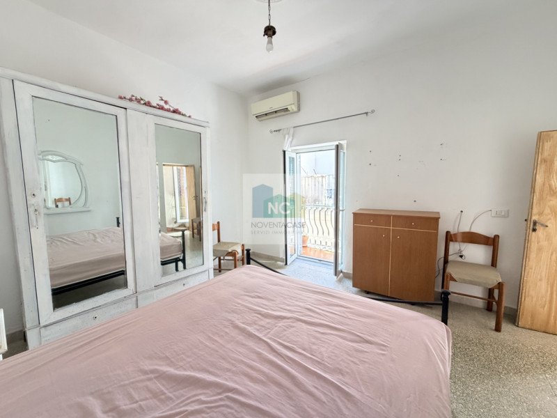 Nel cuore pulsante di Forio, a pochi passi dalla storica Chiesa del Soccorso, proponiamo in vendi...