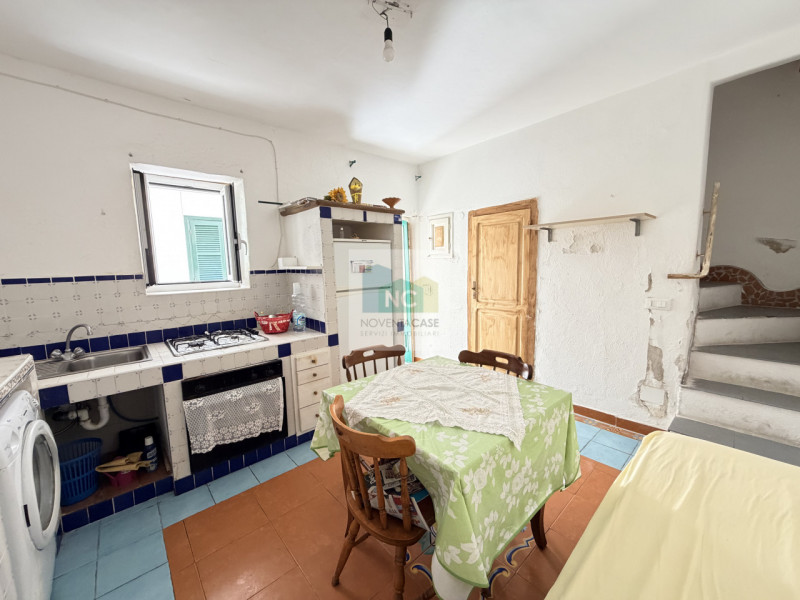 Nel cuore pulsante di Forio, a pochi passi dalla storica Chiesa del Soccorso, proponiamo in vendi...